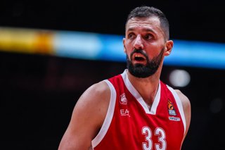 Archivo - November 9, 2023, Milan, Italy: Nikola Mirotic #33 of EA7 Emporio Armani Milan looks on during the Turkish Airlines EuroLeague Regular Season Round 7 game between EA7 Emporio Armani Milan and Valencia Basket at Mediolanum Forum. Final score; EA7