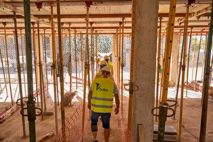 Archivo - Construcción de viviendas