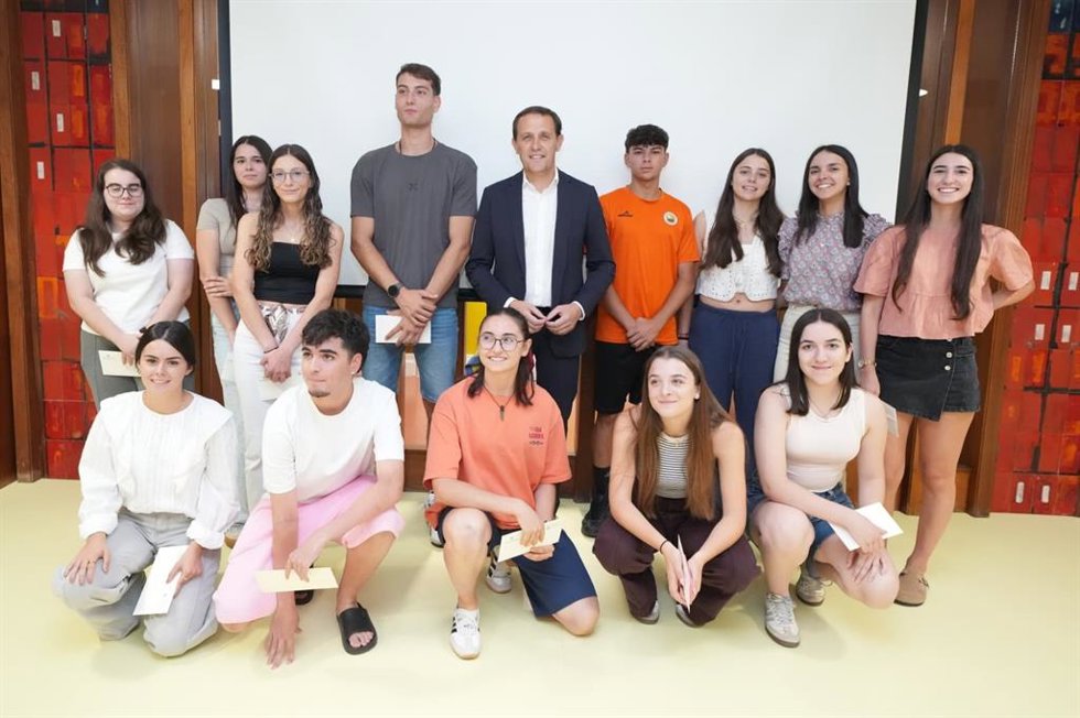 El presidente de la Diputación de Valladolid, Conrado Íscar, en la inauguración de la Residencia Juvenil del Centro Doctor Villacián.