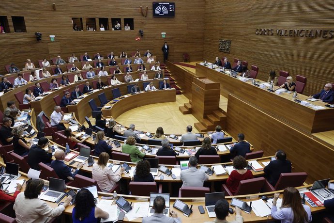 Archivo -  Hemicicle durant una sessió plenària en Les Corts Valencianes, a 17 de juny de 2026