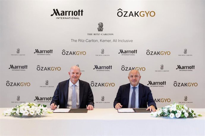 Marriott International y Özak GYO firman un acuerdo para la apertura de un Ritz-Carlton Resort en Kemer, el principal destino costero de Turquía