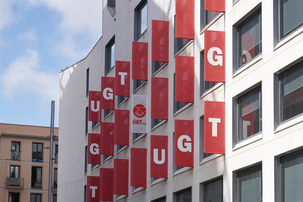 Archivo - Fachada de la sede de UGT Catalunya