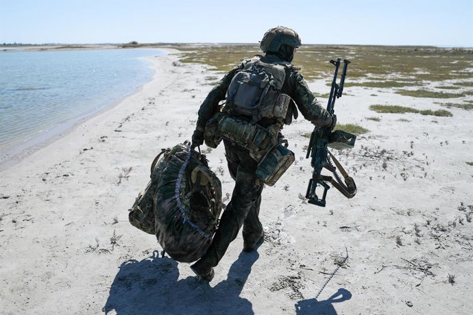 RUSSIA, KHERSON REGION - SEPTEMBER 11, 2026: A serviceman has a river crossing drill as part of assault infantry training with the Dnepr Group of Forces in the rear area of Russia's special military operation