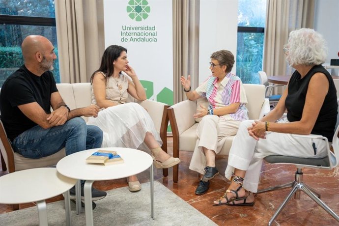 Visita de la delegada de Industria, Minas y Universidad de la Junta de Andalucía, Lucía Núñez, a la UNIA en La Rábida.