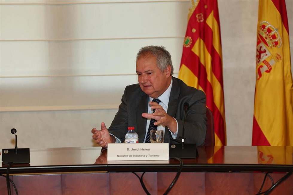 El ministro de Industria y Turismo, Jordi Hereu, interviene durante su visita la sede de la Asociación Española de Fabricantes de Azulejos y Pavimentos Cerámicos (ASCER), a 2 de septiembre de 2026, en Castellón de la Plana, Castellón, Comunidad Valenciana