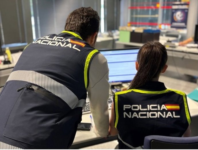 Detenido en Barcelona al autor de una estafa de 15.000 euros en la compra de un coche por Internet en Miranda .