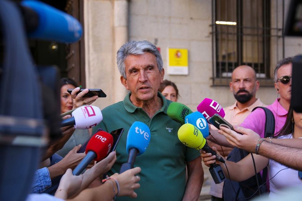 El Delegado Del Gobierno De España En Castilla-La Mancha, José Pablo Sabrido, Atiende A Los  Medios.