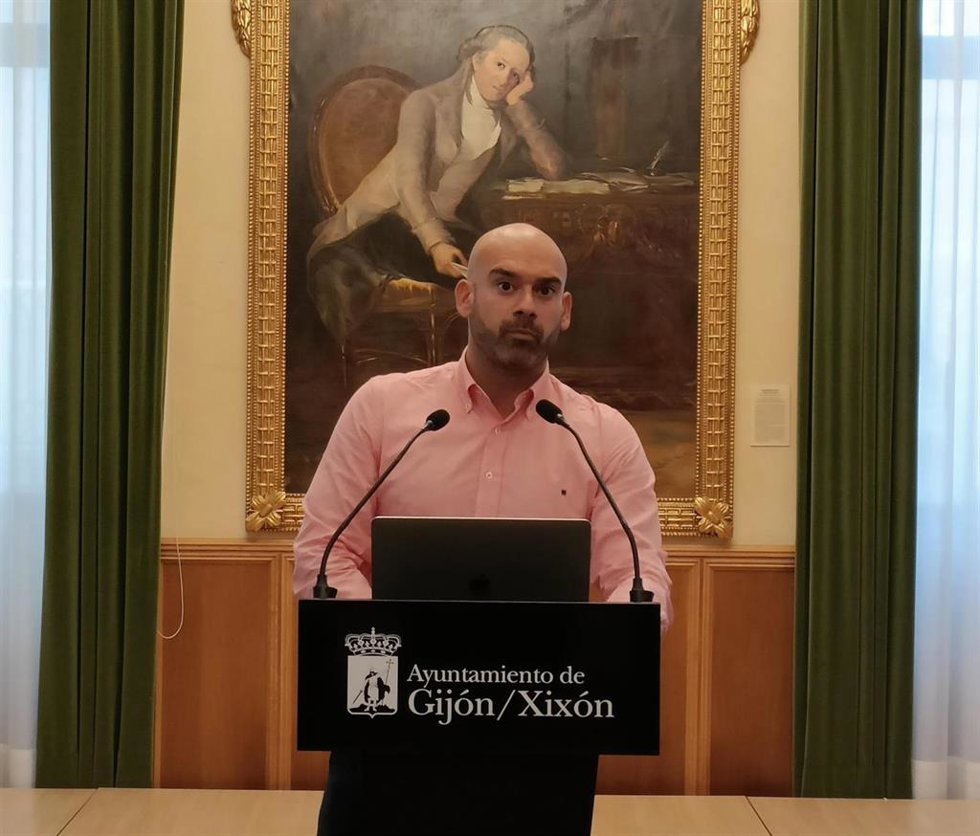 El portavoz del Gobierno de Gijón, Jesús Martínez Salvador, en rueda de prensa en el Consistorio gijonés.