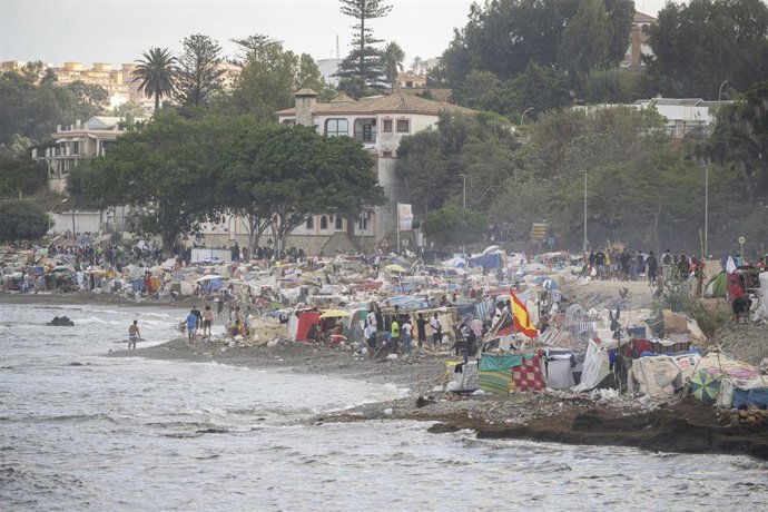 Asentamiento de migrantes en la playa El Trampolín, a 14 de septiembre de 2026, en Ceuta (España). 
