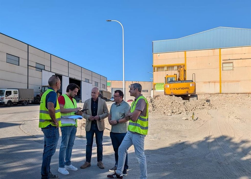 Visita a las obras del punto de acopio de residuos de la construcción.