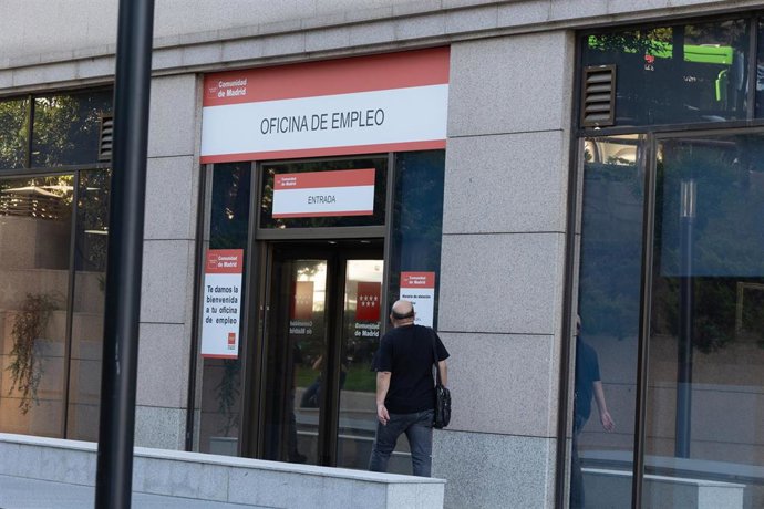 Fachada de una oficina de empleo en Madrid