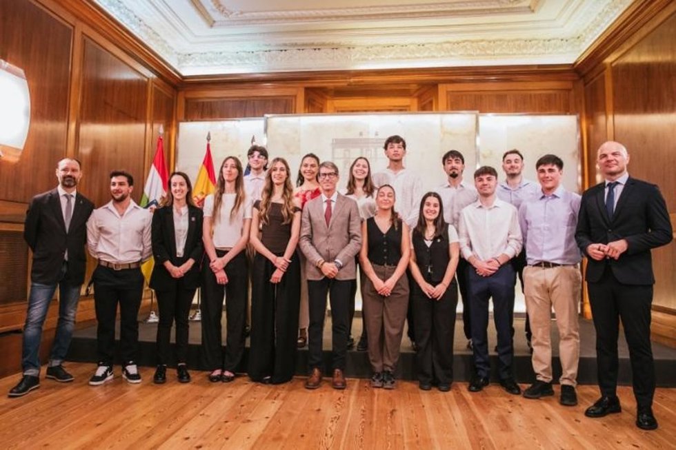 Jóvenes de Argentina y Chile participantes en 'También Riojanos'