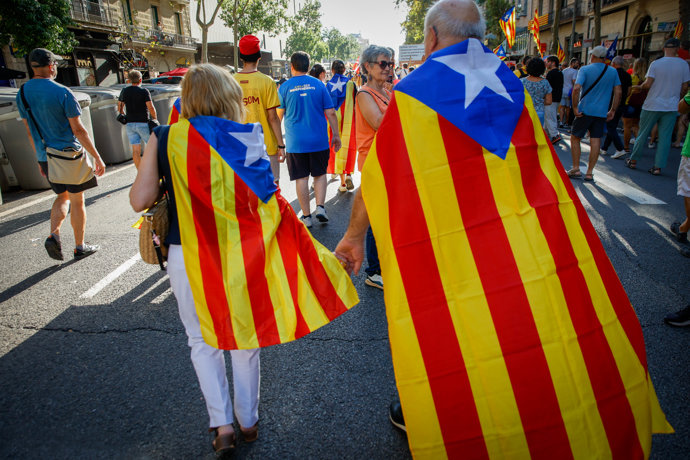 Decenas de personas durante la manifestación convocada por ANC por la Diada de Catalunya, a 11 de septiembre de 2026, en Barcelona (España).