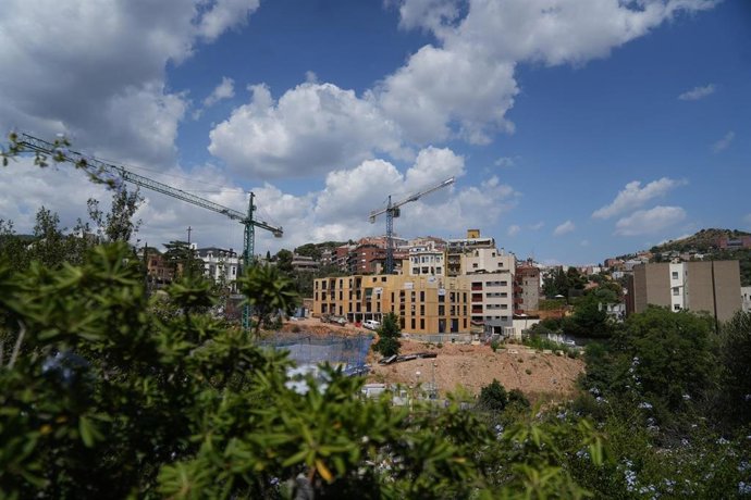 Archivo - Construcción de un edificio sostenible en Vallcarca. 