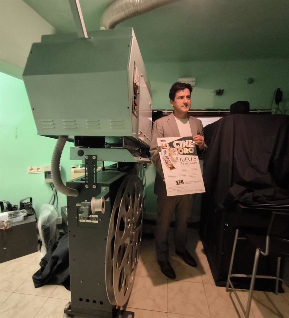El director general de Cultura, Roberto Iturriaga, presenta 'Cine oro'