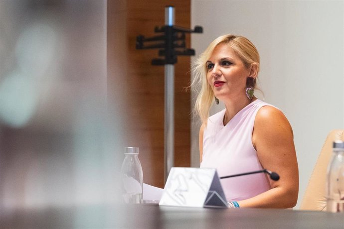 La portavoz de la Junta y consejera de Hacienda, Administración Pública y Diálogo Social, Elena Manzano, participa en la reunión del Consejo de Gobierno