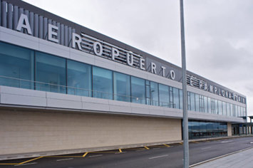 Archivo - Aeropuerto de Pamplona.