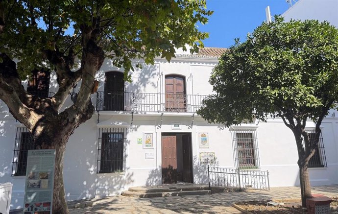 Fachada del Museo Arqueológico de Estepona