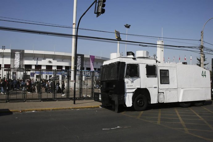 Santiago, 28 de septiembre de 2022. Estadio Nacional ,situaci n de seguridad despu s de los incidentes en la primera noche de recital de Daddy Yankee en Chile. Juan Eduardo Lopez/Aton Chile