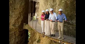 Moreno inaugura la segunda fase del Camino del Desfiladero, con la que Ronda (Málaga) estrena nueva mirada al Tajo