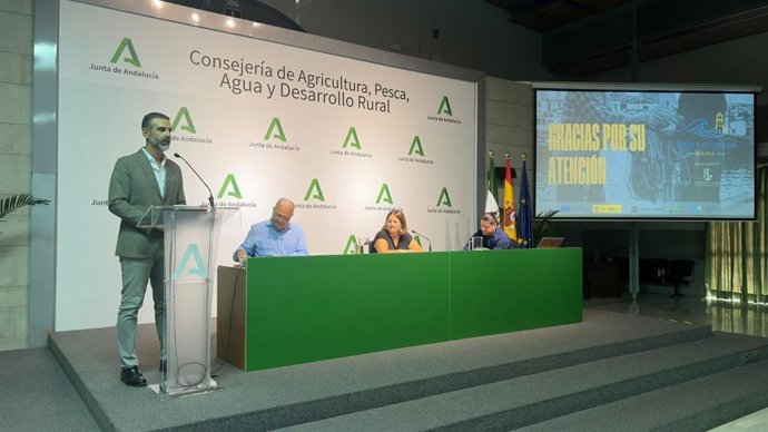 El consejero de Agricultura, Pesca, Agua y Desarrollo Rural de la Junta de Andalucía, Ramón Fernández-Pacheco, en la clausura del acto del proyecto Red Fecomar.
