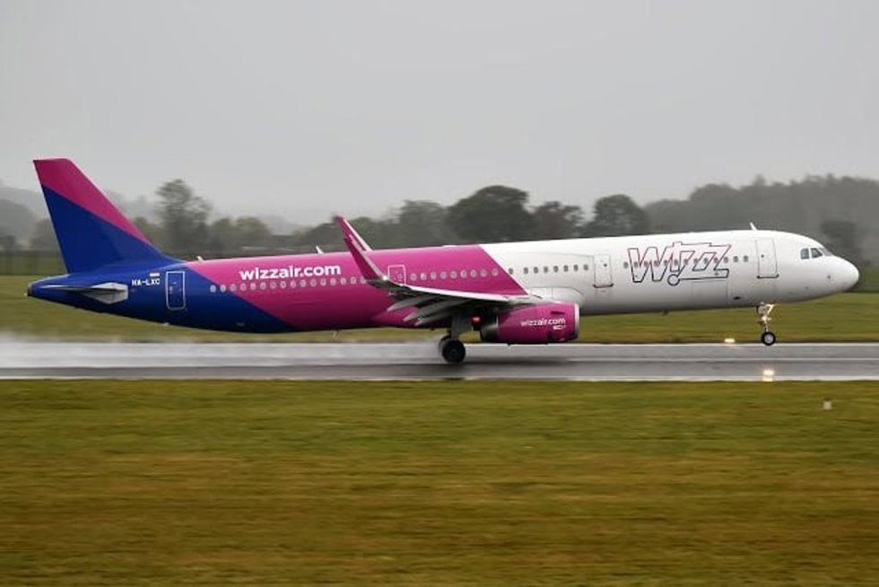 Archivo - Avión de Wizz Air.