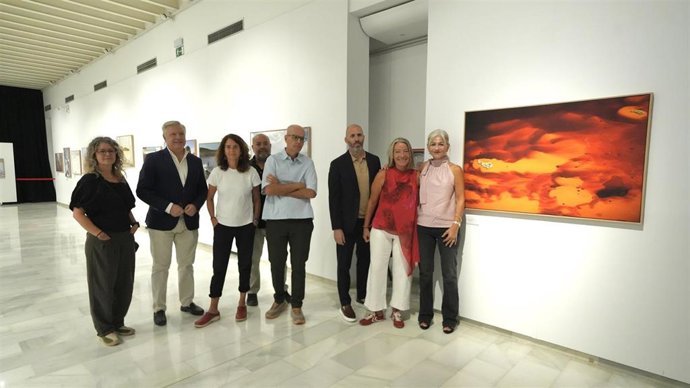 La consejera de Cultura, Patrimonio Histórico y Deporte, Patricia del Pozo (1d), visita la exposición 'Misión Andalucía', con fotos de María Clauss. A 15 de septiembre de 2026 en Córdoba (Andalucía, España).