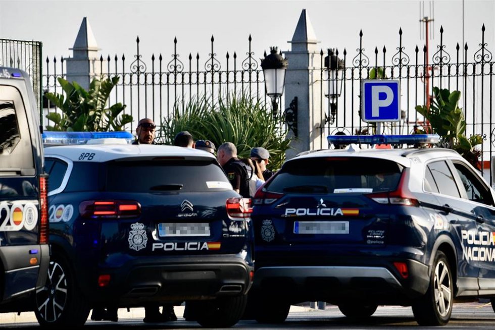 Archivo - Agentes de Policía Nacional en el Puerto de Ceuta .