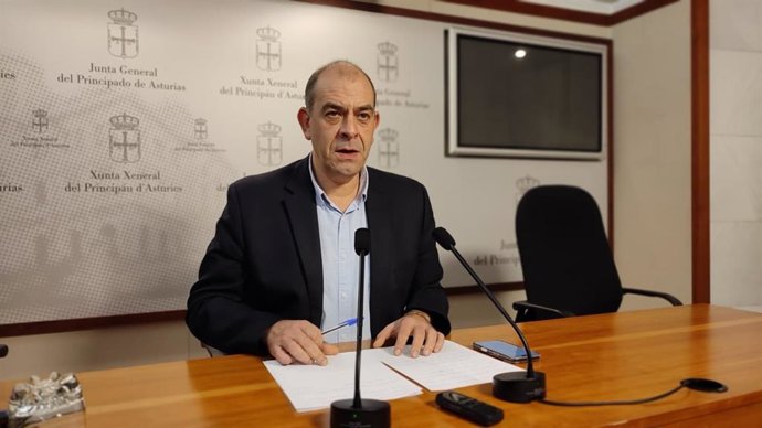 Archivo - El diputado del PSOE y secretario de organización de la FSA-PSOE, Luis Ramón Fernández Huerga.