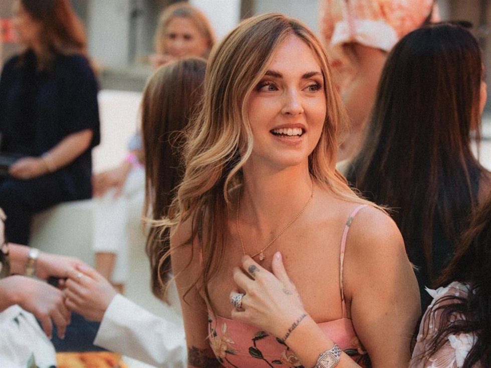 El look de Chiara Ferragni en la MBFWM que resume el verano en un solo estilismo