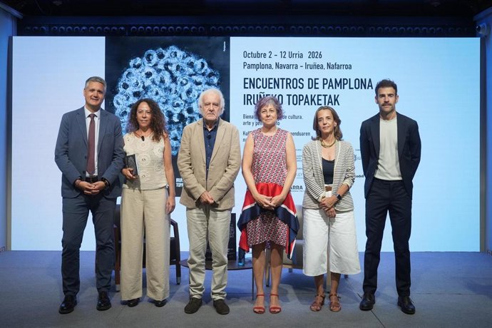 La consejera de Cultura, Deporte y Turismo del Gobierno de Navarra, Rebeca Esnaola (3d), durante la presentación de los Encuentros de Pamplona en Barcelona, en el Palau Macaya, a 15 de septiembre de 2026, en Barcelona, Catalunya (España).   