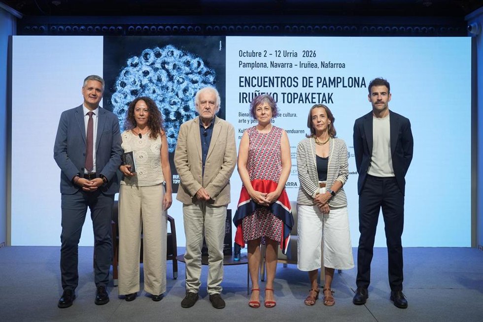La consejera de Cultura, Deporte y Turismo del Gobierno de Navarra, Rebeca Esnaola (3d), durante la presentación de los Encuentros de Pamplona en Barcelona, en el Palau Macaya, a 15 de septiembre de 2026, en Barcelona, Catalunya (España).   
