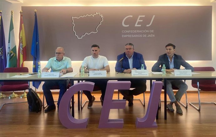 Moisés Calzada, Raúl Gil, Bartolomé González y Mario Azañon en la comparecencia sobre el transporte escolar.