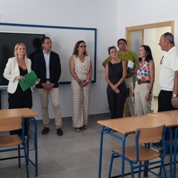 La delegada territorial de Educación en Almería, Carmen María Jiménez, durante su visita al IES Alyanub de Vera con motivo del inicio del curso escolar 2026/27.