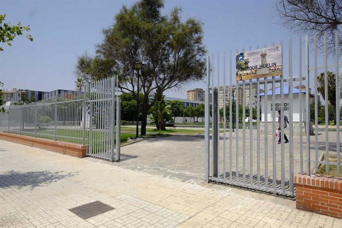 Archivo - Valla del Parque Huelin