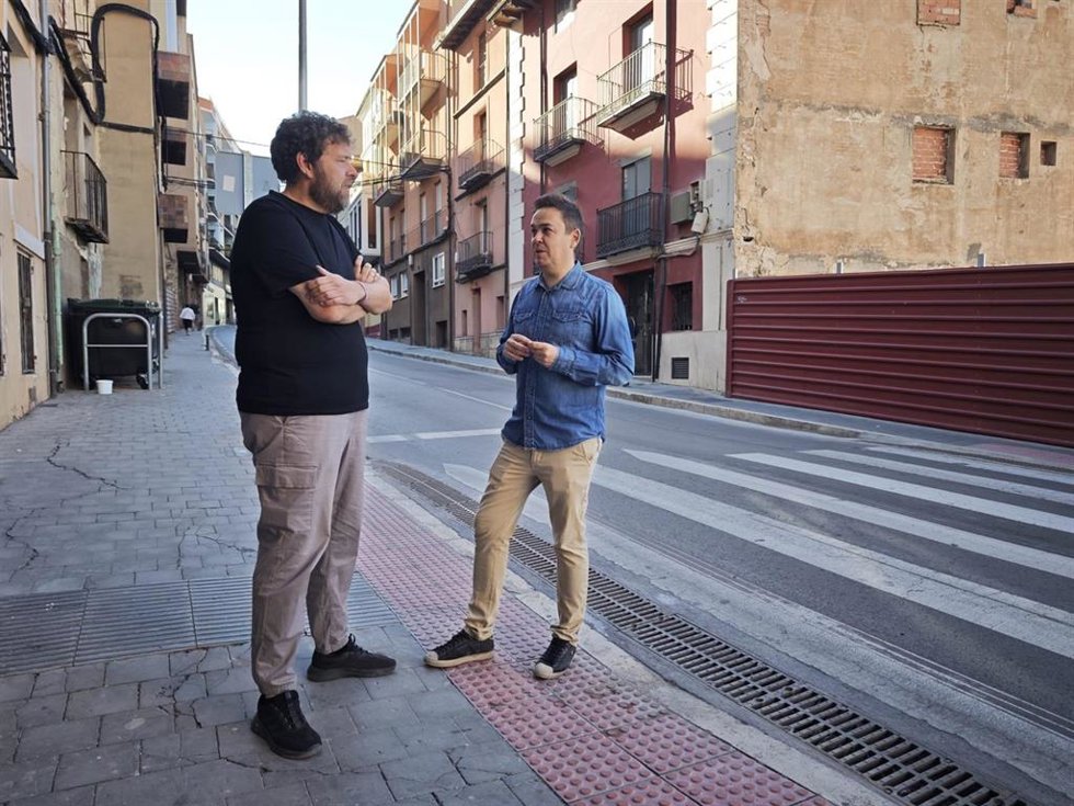 El diputado autonómico del PSOE Aragón, Pedro Polo, y el portavoz de este partido en el Ayuntamiento de Teruel, José Guillén.