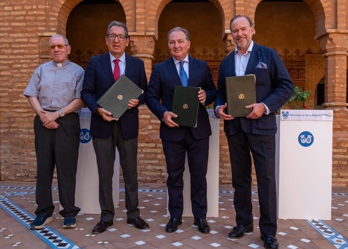 Firma del acuerdo entre Diputación de Huelva, Cajasol y Caja Rural del Sur para la rehabilitación del Monasterio de La Rábida.