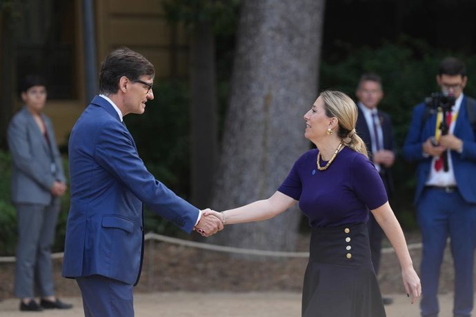 Archivo - El president de la Generalitat, Salvador Illa, i la presidenta d'Extremadura, María Guardiola