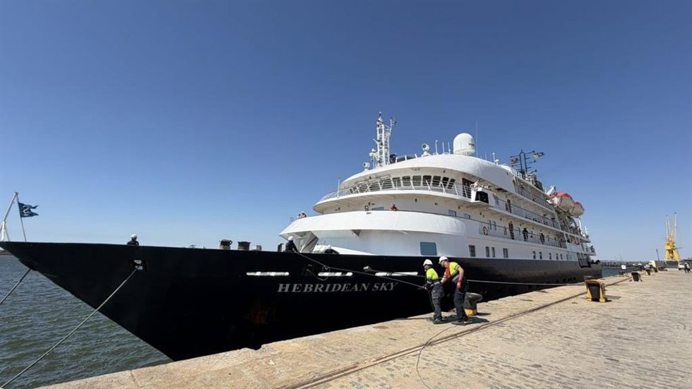 El Puerto de Huelva recibe por primera vez la escala del buque de cruceros Hebridean Sky.