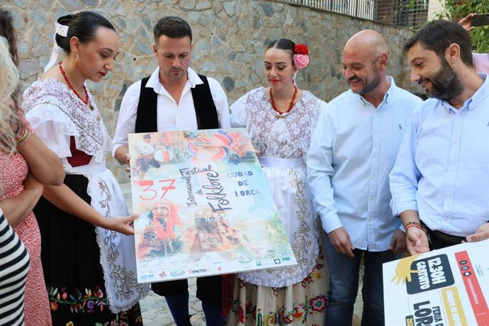 El director del Instituto de Turismo de la Región de Murcia (Itrem), Juan Francisco Martínez, en la presentación del Festival Internacional de Folklore ‘Ciudad de Lorca’.