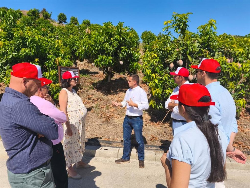 Visita de la delegada de Agricultura a Trops.