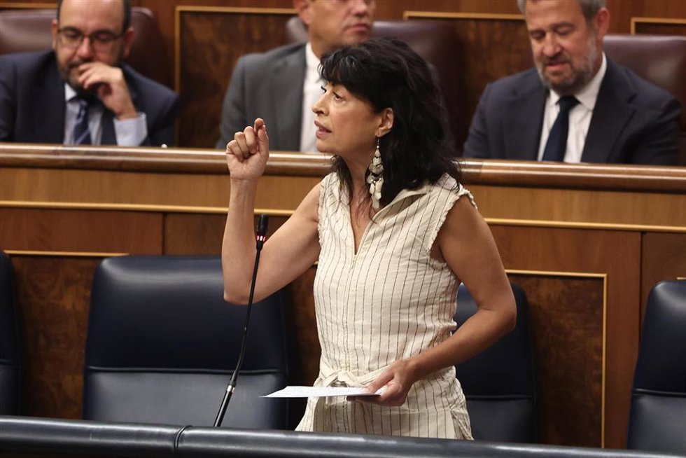 La ministra de Igualdad, Ana Redondo, interviene durante una sesión plenaria en el Congreso de los Diputados, a 9 de septiembre de 2026, en Madrid (España). 