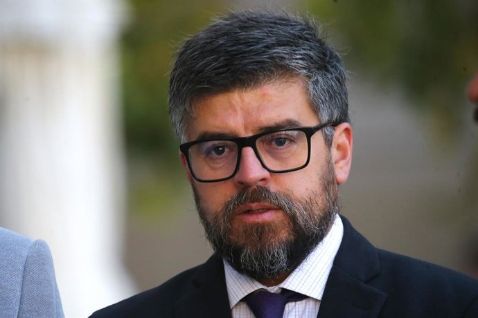 Santiago 16 de enero 2025.  Los diputados , Camila Musante, Daniel Melo, Jaime Araya, Cristian y Ruben Oyarzo entregan carta en La Moneda, donde solicitan que se revierta el recorte presupuestario al Ministerio Público, ya que -a su juicio- “significaría