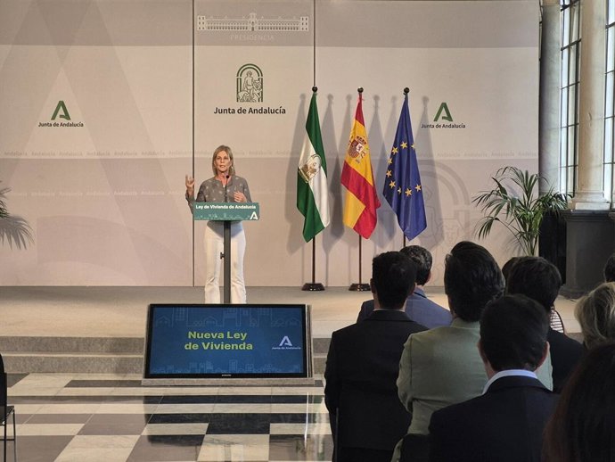 La alcaldesa de Jerez de la Frontera (Cádiz), María José García-Pelayo, en rueda de prensa.