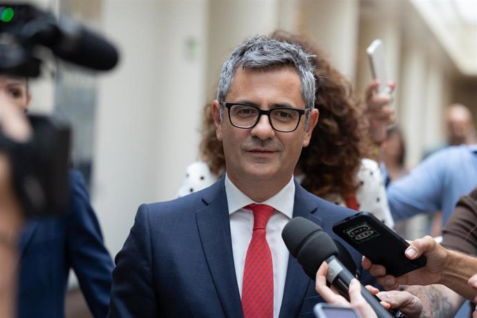 El ministro de la Presidencia, Justicia y Relaciones con las Cortes, Félix Bolaños, a su llegada a una sesión plenaria en el Senado, a 8 de septiembre de 2026, en Madrid (España).