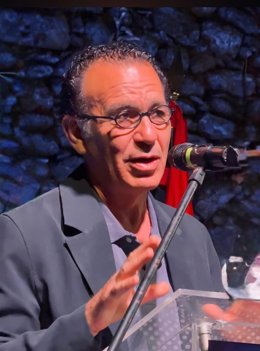 Diego Doncel, ganador de los 42º Premios Literarios Jaén en novela, junto a Juan Cobos Wilkins y María Peláez  (narrativa juvenil).