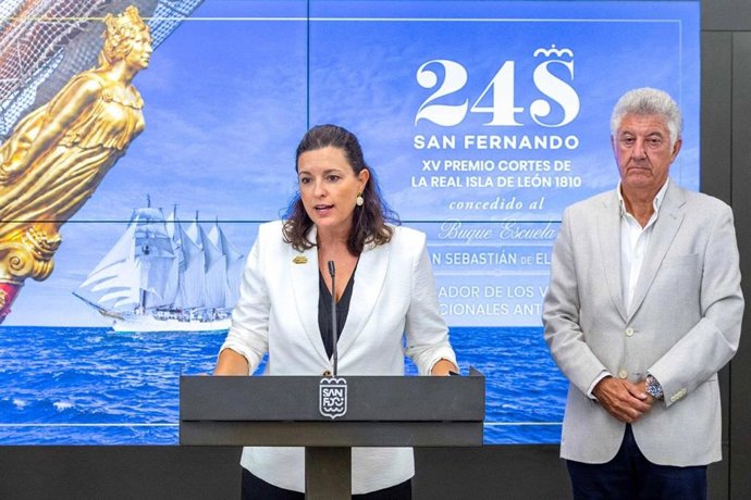 La alcaldesa de San Fernando, Patricia Cavada, presentando los actos por el 24 de septiembre.