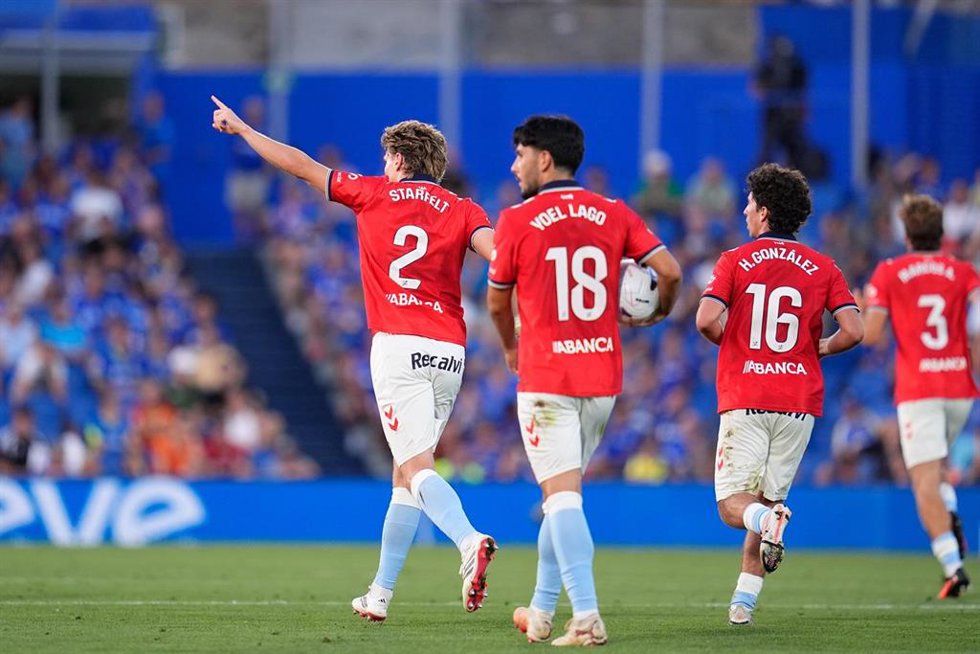 Carl Starfelt (RC Celta) celebra un gol ante el Getafe CF.