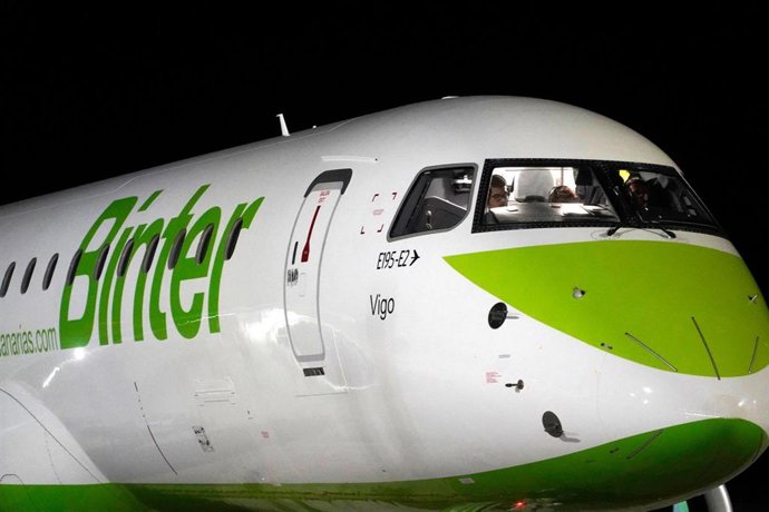 Archivo - Imagen de un avión de Binter.