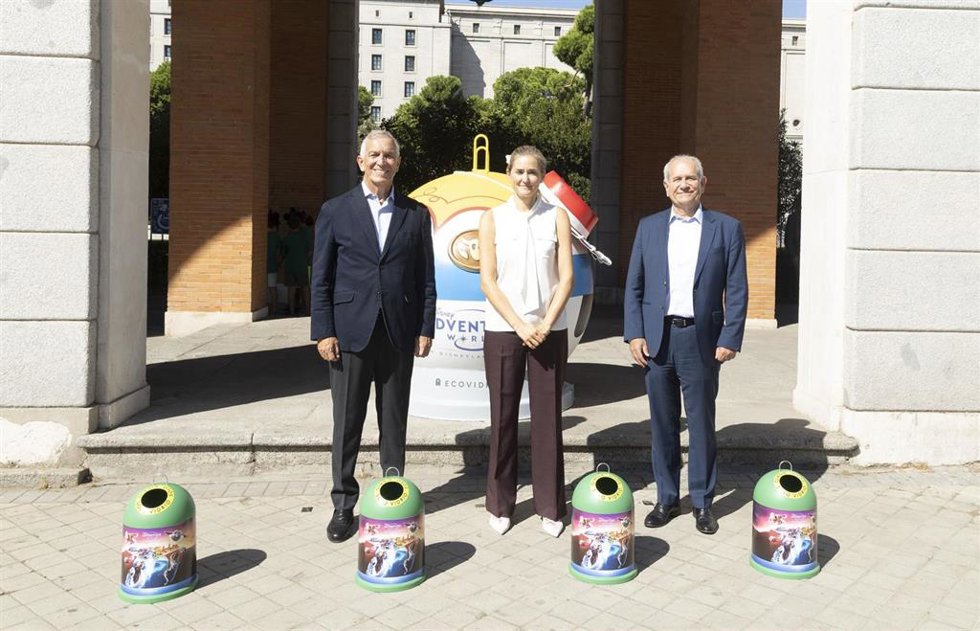 Ecovidrio y Disneyland París presentan iglús de reciclaje tematizados con personajes de Disney para animar a reciclar.
